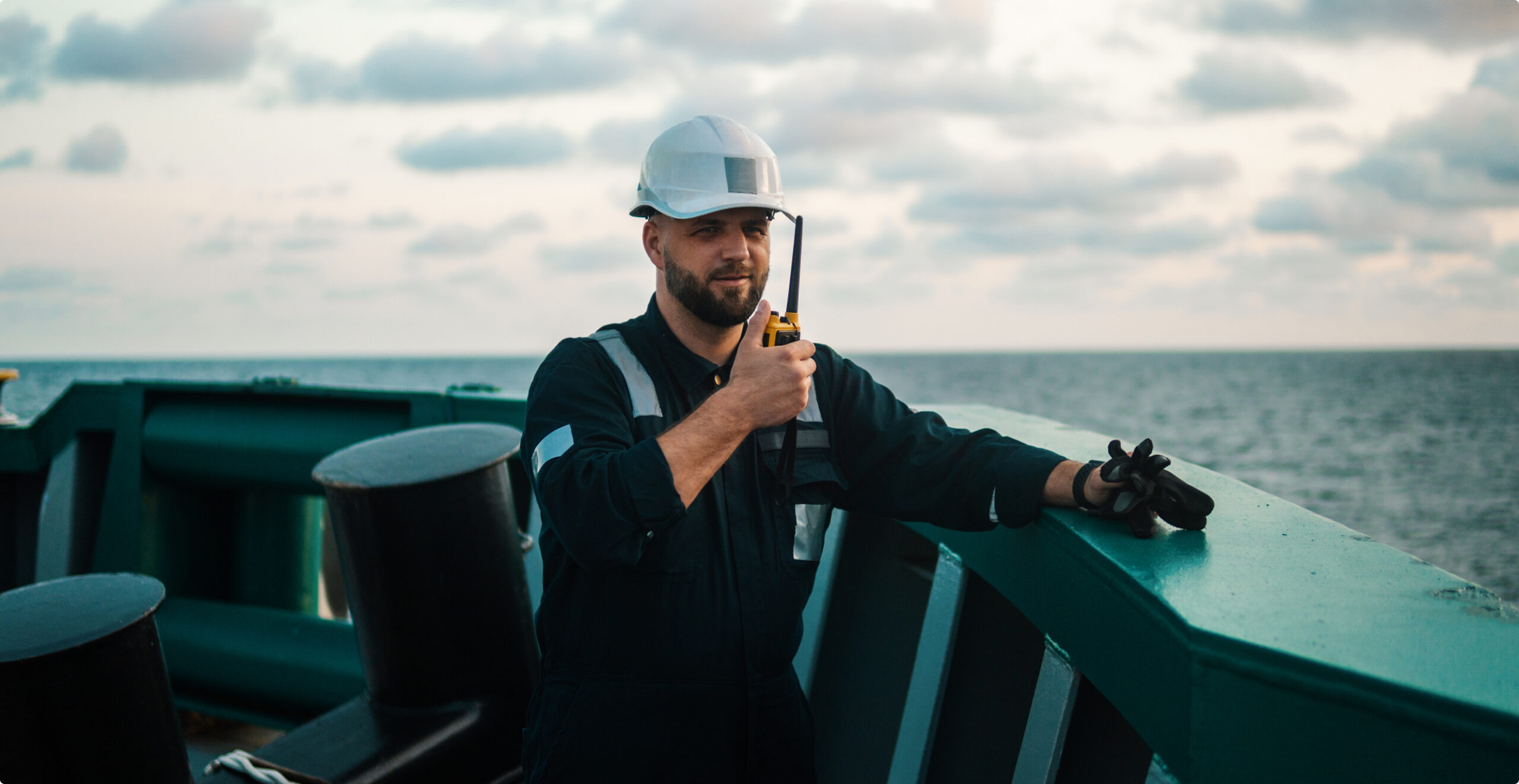 Tripulante con walkie talkie